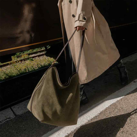 Bleu de Chauffe Sofia Sac Hobo Cuir Velours Musk porté main