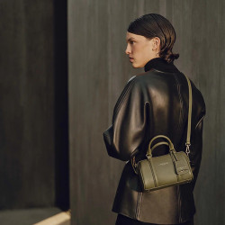 Lancaster Milano Ana Sac à Main Cuir 547-101 Kaki porté travers