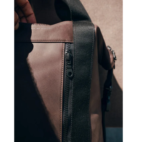 Ateliers Fourès Socrate Sac A Dos Compact En Cuir O402 Mustang fermeture