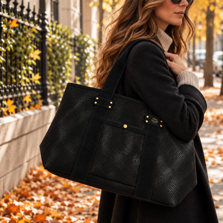 Mila Louise Peguy PT4 Sac Shopping Motif Python Noir porté