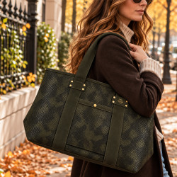 Mila Louise Peguy PT4 Sac Shopping Motif Python Kaki Dark porté