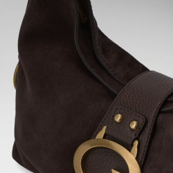 Guess Camden Sac Porté Epaule Moyen Similicuir Facon Nubuck ESP Marron Foncé details
