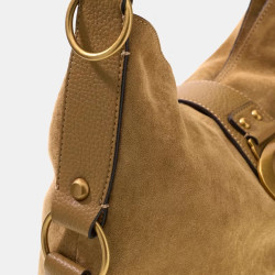 Guess Camden Sac Porté Epaule Moyen Similicuir Facon Nubuck Tan cote