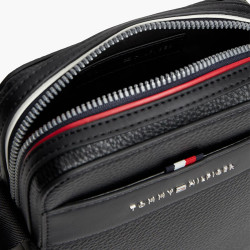 Tommy Hilfiger TH Central Sac Porté Travers Vertical Finition Grainée Bds Black ouvert