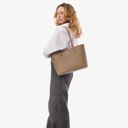 Chabrand Mathilde Sac Shopping Effet Cuir Grainé 12411 Marron Clair porté