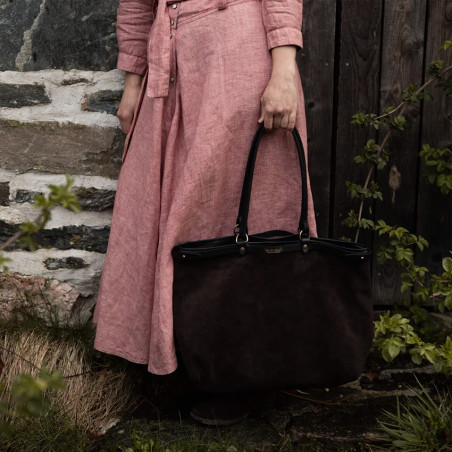 Bleu de Chauffe Adele Sac Cabas En Cuir Velours Marron Foncé porté main
