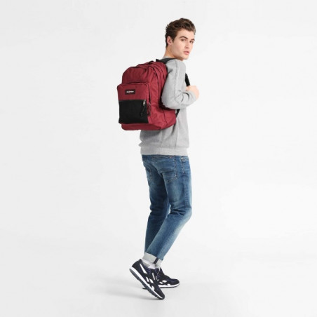 Eastpak Pinnacle Sac à Dos 23s Crafty Wine porté