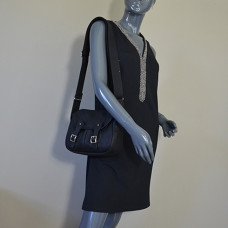Berthille Mini Pêche Sac Croisé Cuir Gras Noir porté